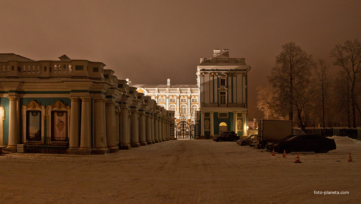 Екатерининский дворец ночью
