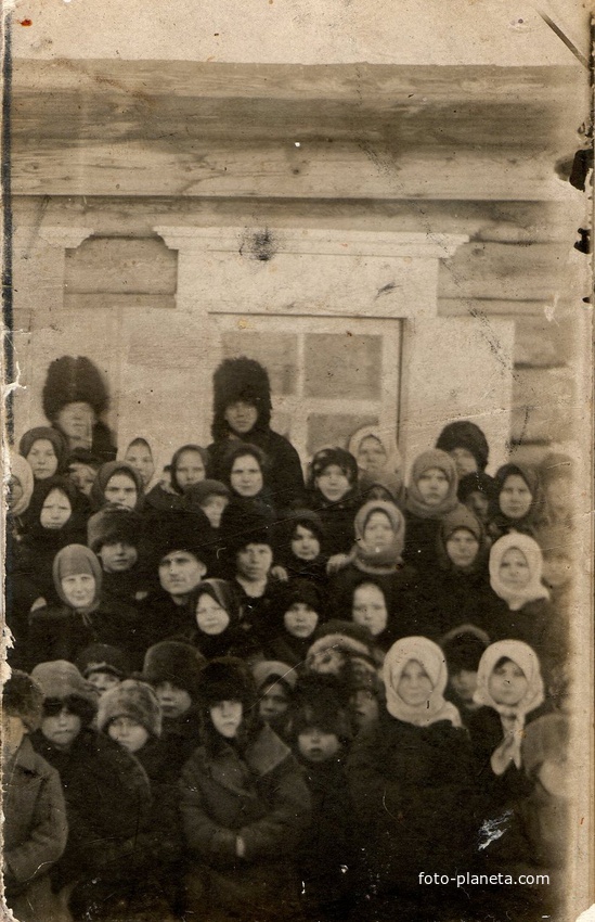 1917 год, 1-й класс школы. Моя бабушка Пинчук (Буланова в замужестве) Мария Харитоновна 1908 г.р. в центре