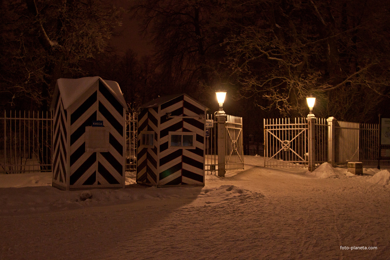 Ворота в Екатерининский парк