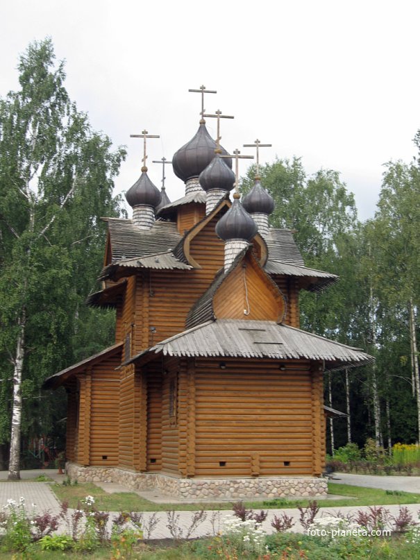 деревянная церковь в Сертолово - во имя преп.Сергия Радонежского другой ракурс