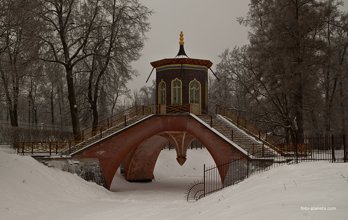 Крестовый мост в Александровском парке