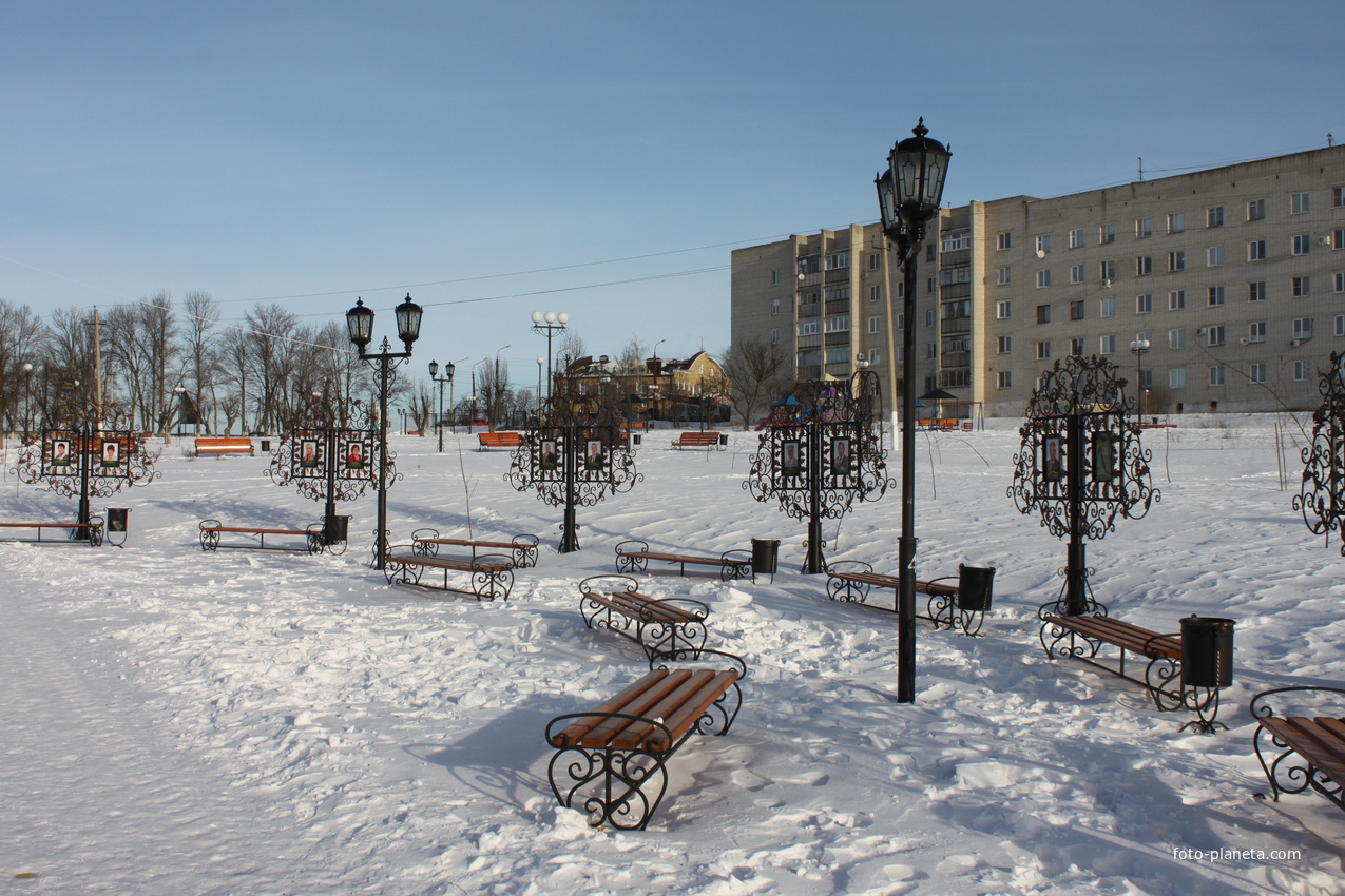 Майский. Парк &quot;Русский лес&quot;. Галерея Досок почёта.