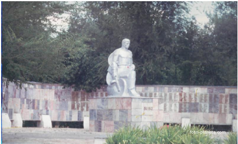 Центральный площадь памятник для Ветепанов ВОВ 1941-1945