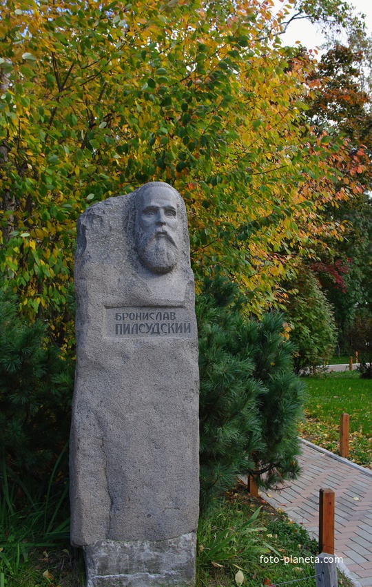 Памятник брату диктатора Польши господину Пилсудскому
