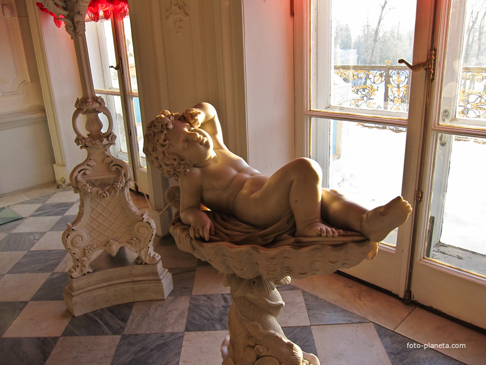 На парадной лестнице Екатерининского дворца