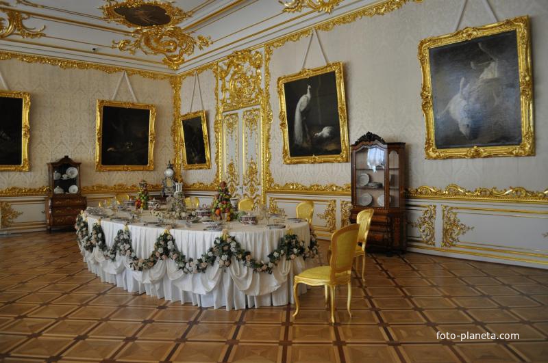 Белая столовая Екатерининского дворца