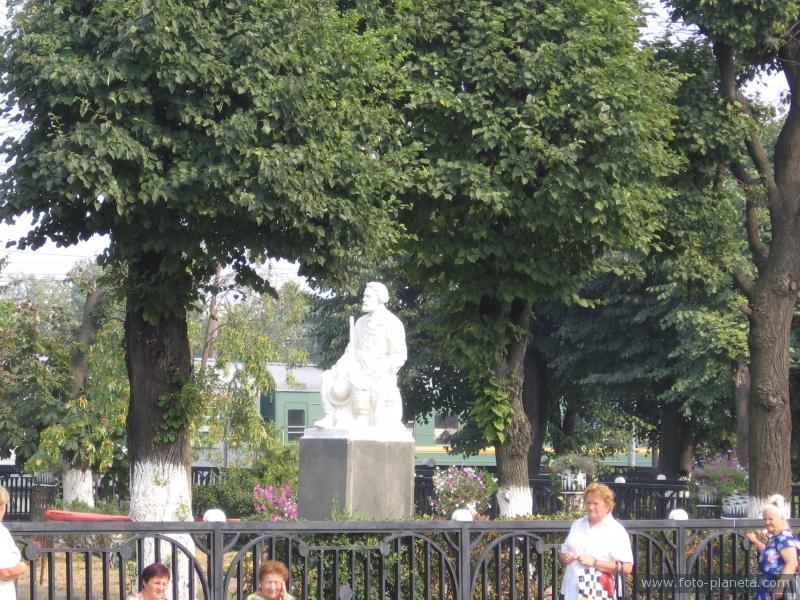 Памятник на ЖД станции