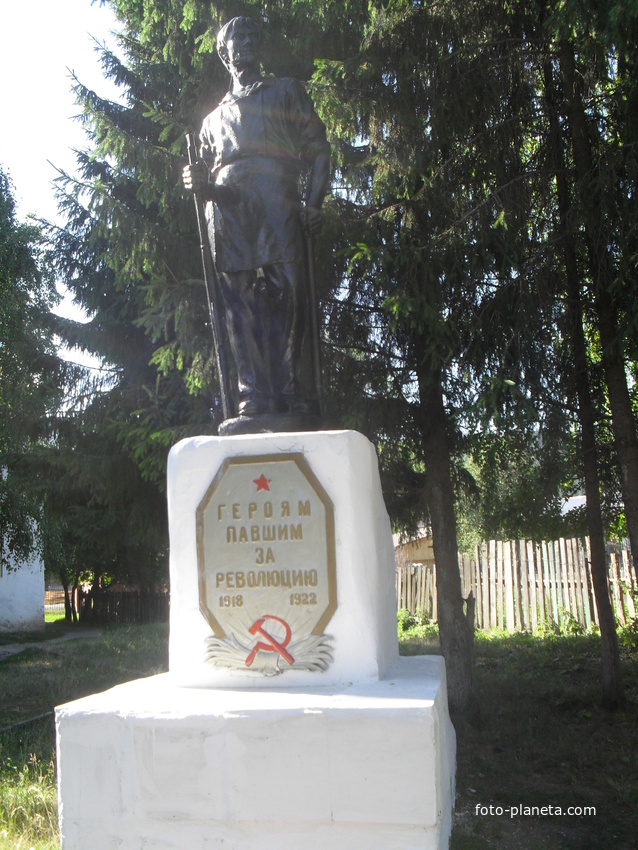 памятник героям