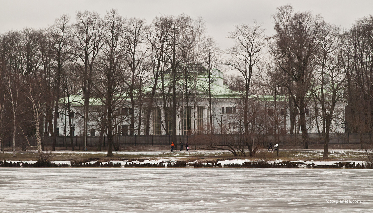 Набережная Средней Невки, 6. Особняк Половцева.