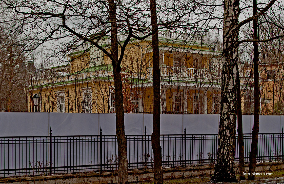 Набережная реки Крестовки, 7