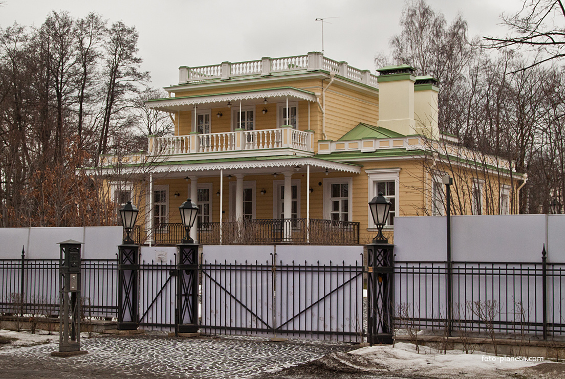 Набережная реки Крестовки, дом 7