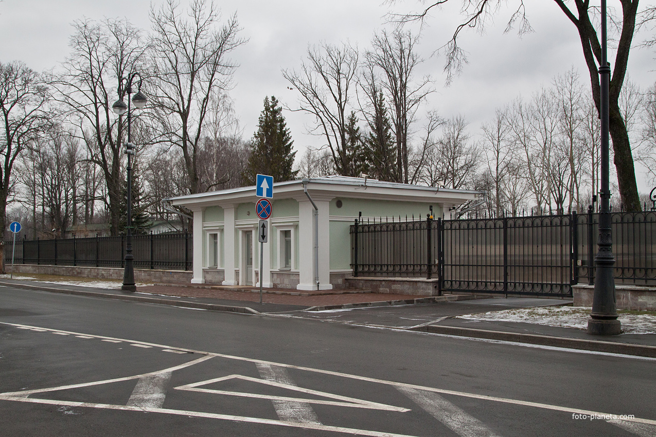 Набережная реки Крестовки