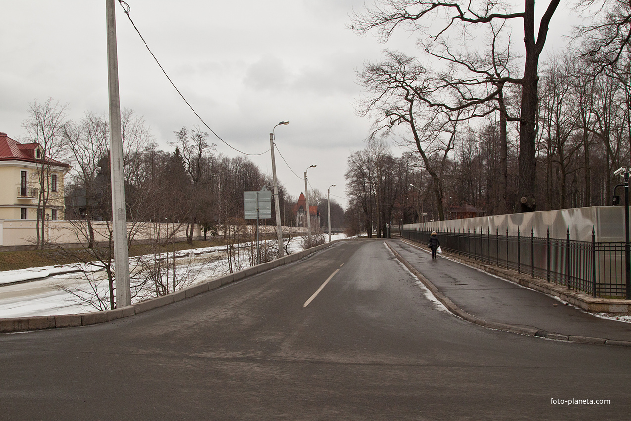 Полевая аллея