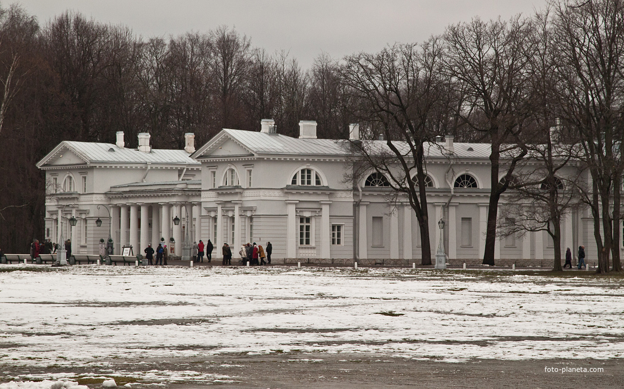 Конюшенный корпус