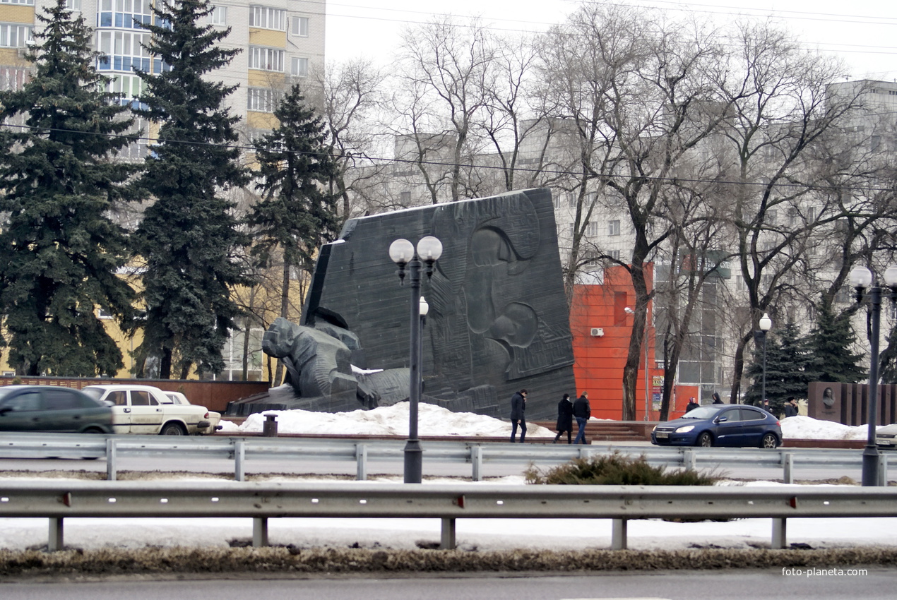 Мемориальный комплекс на братской могиле воинов Советской Армии, погибших в боях за Воронеж во время Великой Отечественной войны в 1942-1943 годах