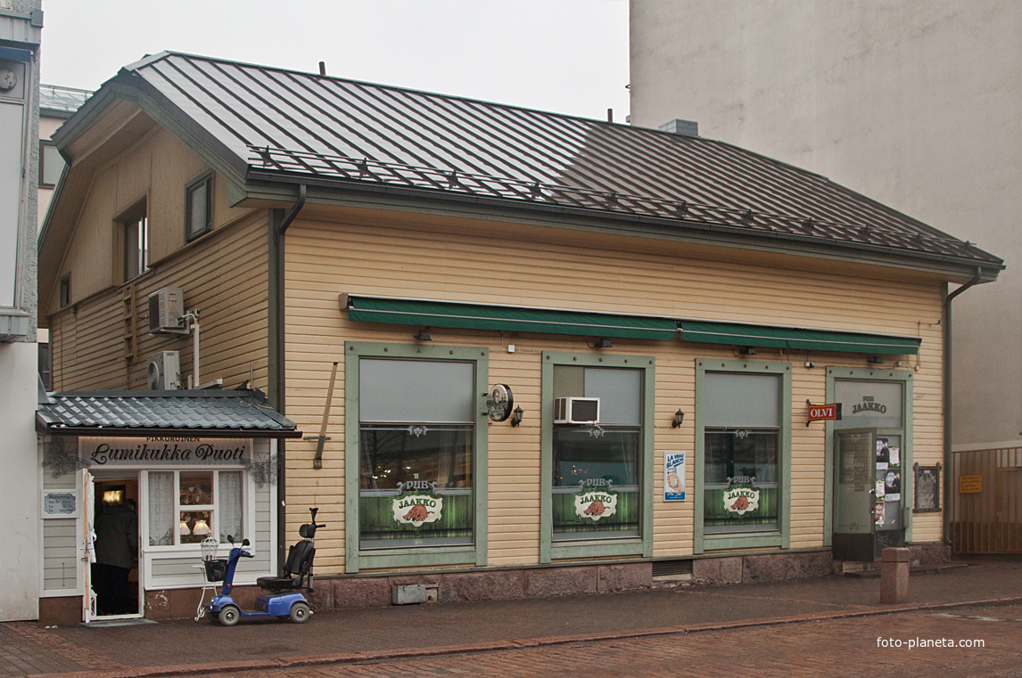 Пивной бар на улице Кирккокату