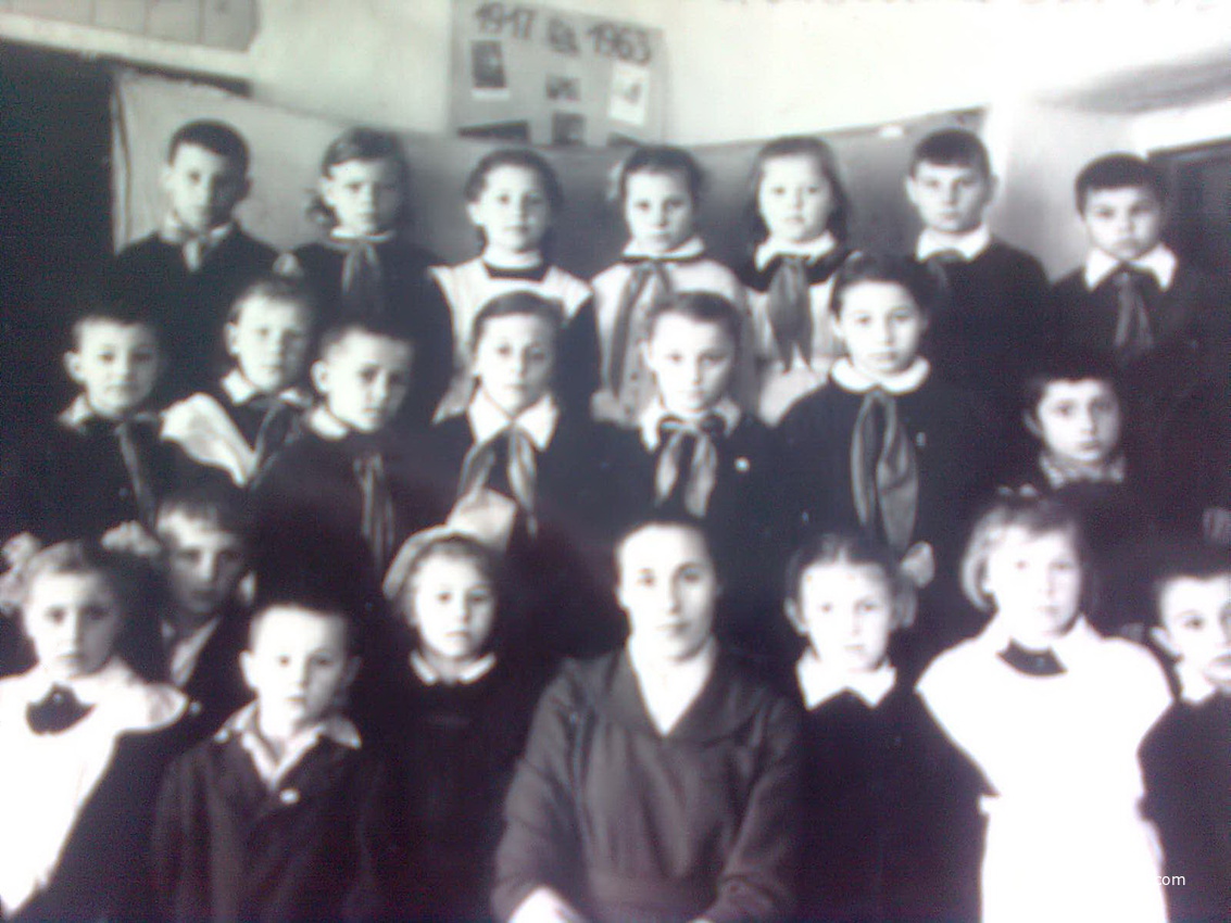 ольговская 8летняя школа.3и1 классы1963г.