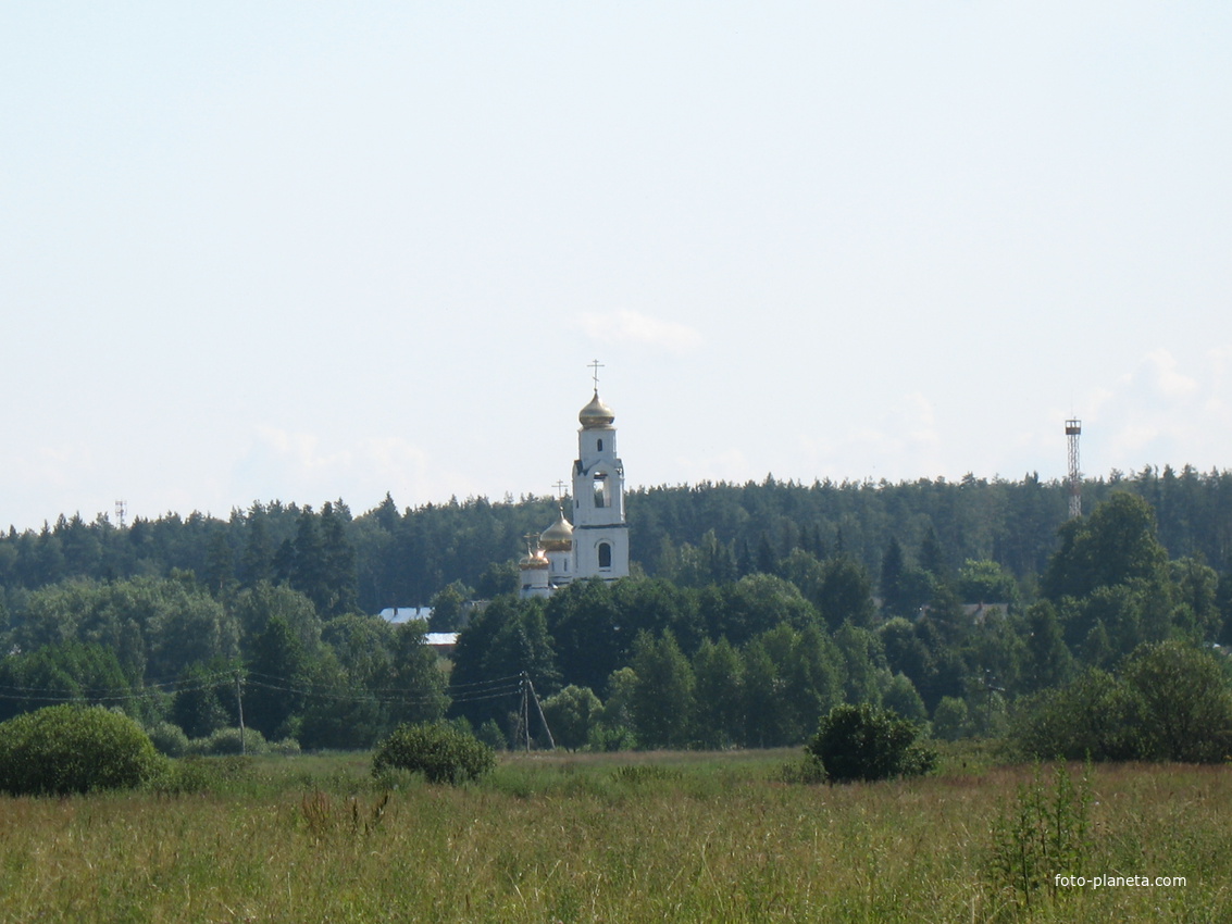 Погода середниково. С Середниково Шатурский церкви. Село Середниково Шатурского. Церковь Середниково Шатурский ночью. Московская область г.Шатура с.Середниково.