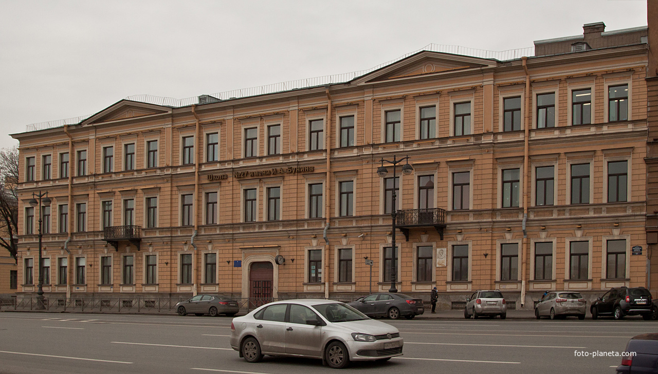 Набережная Лейтенанта Шмидта, дом 15, к. 1. Школа № 27.