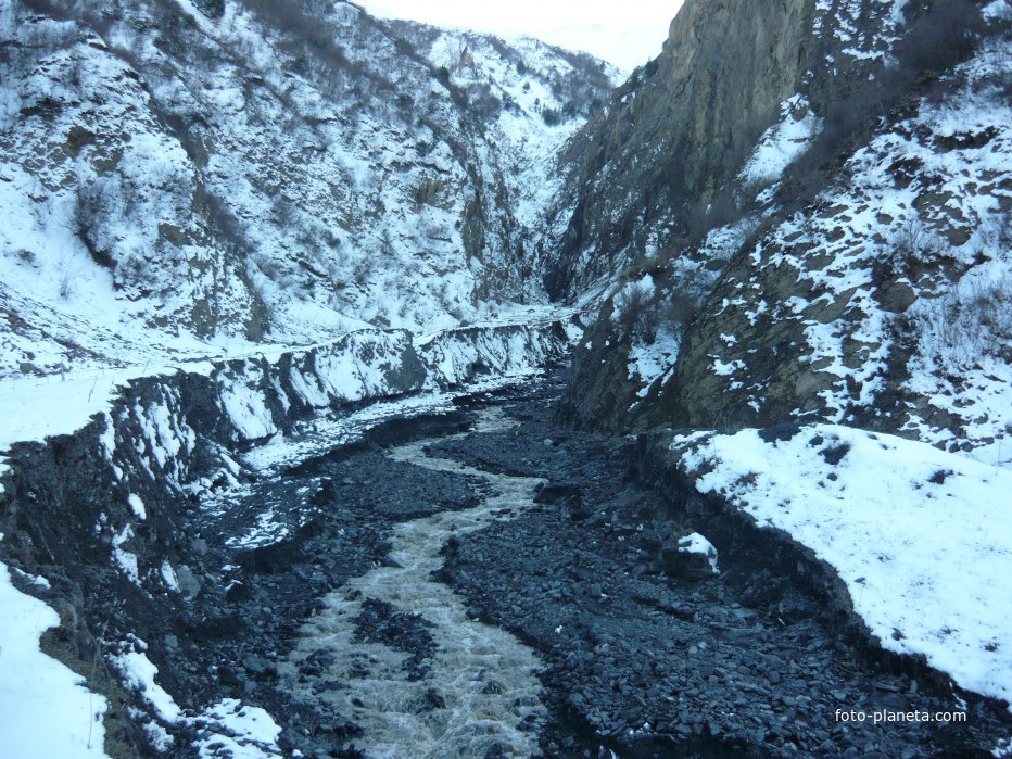 Ругъул кам (буквально - Мутной воды ущель, ручей) зимой