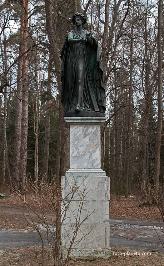 Статуя в Павловском парке