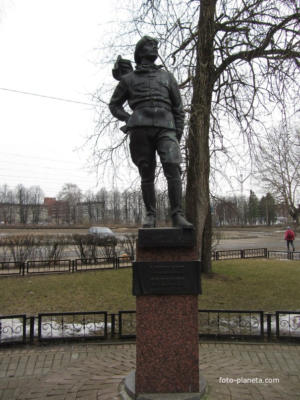 Памятник М. Н. Ефимову - первому лётчику России