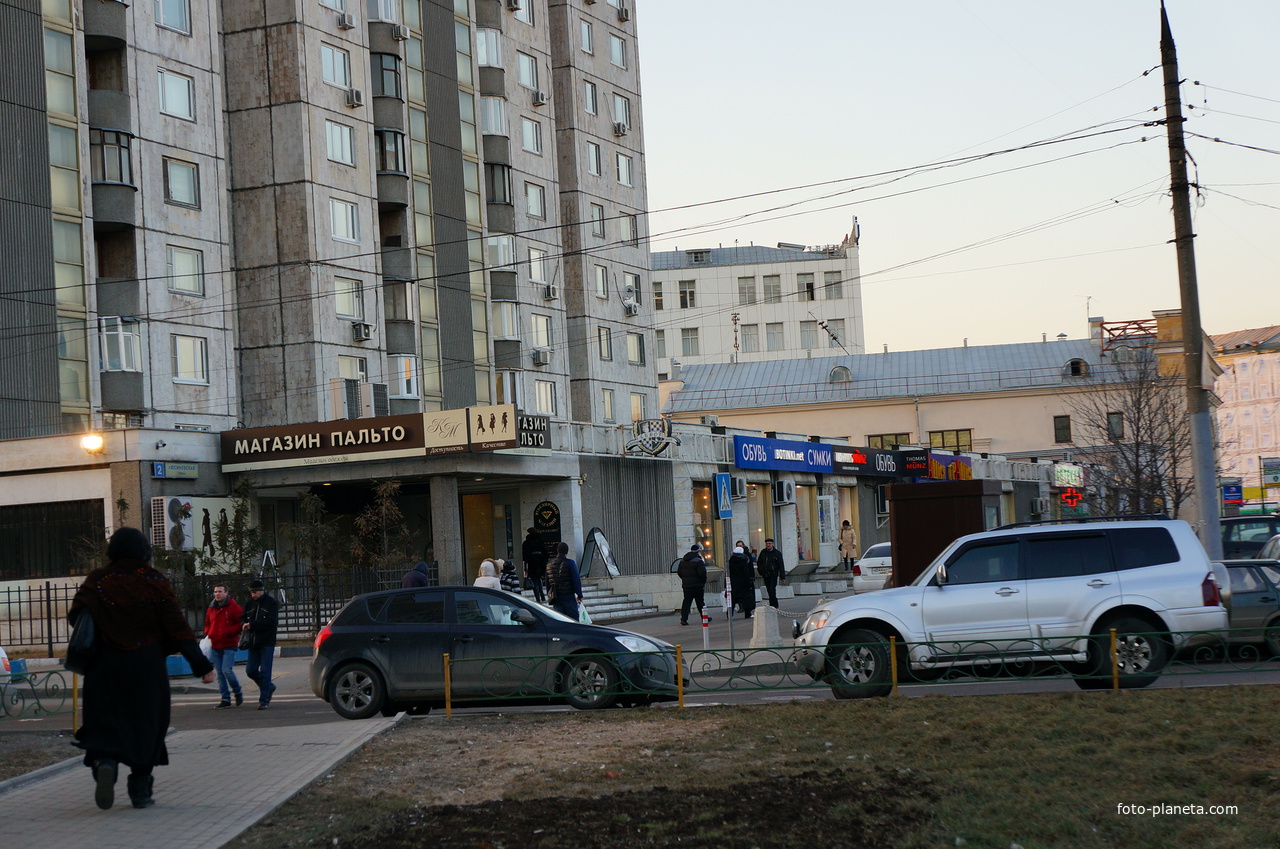 Люсиновская улица, 2. Магазин Кашемировое Пальто