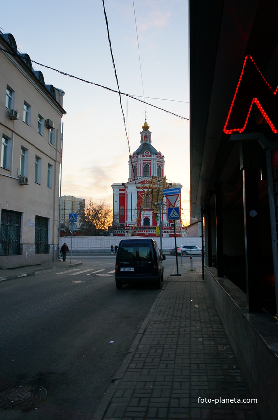 Перекрёсток Большая Серпуховская улица и Стремянный переулок