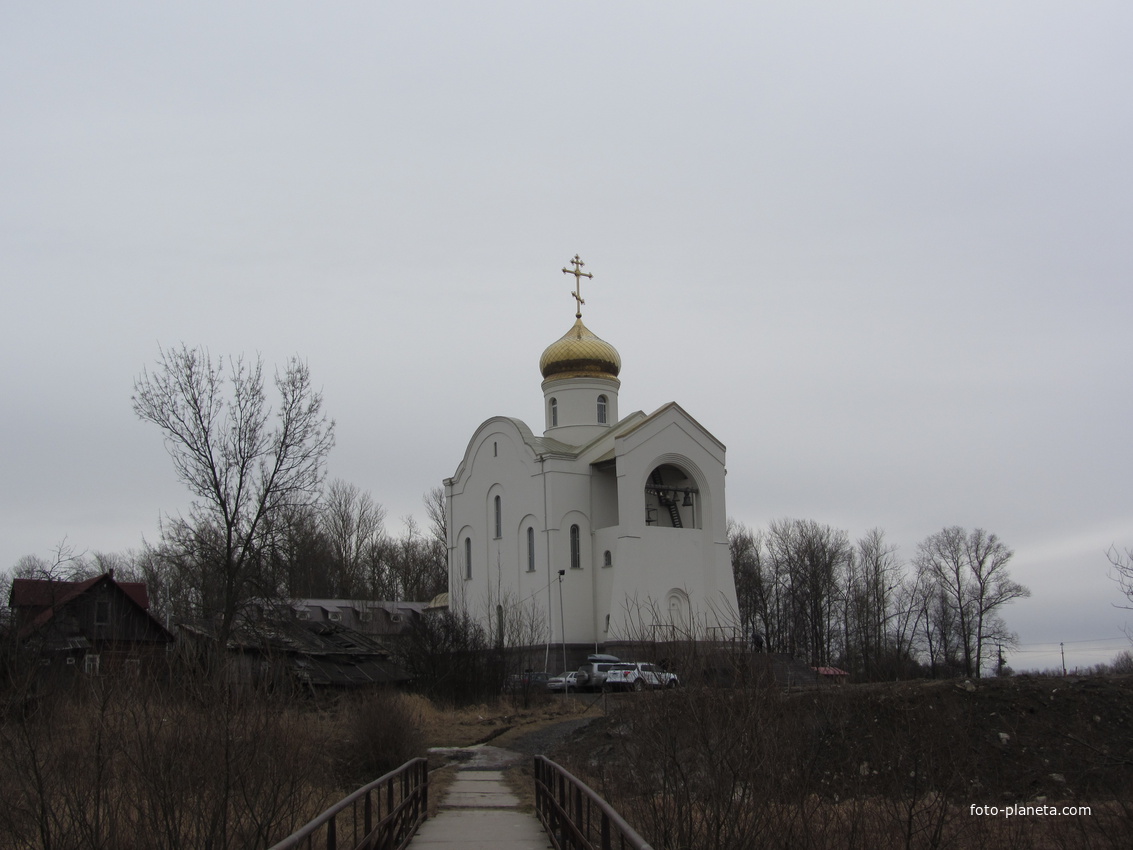 Церковь Святых Мучеников Адриана и Наталии на берегу реки Дудергофки