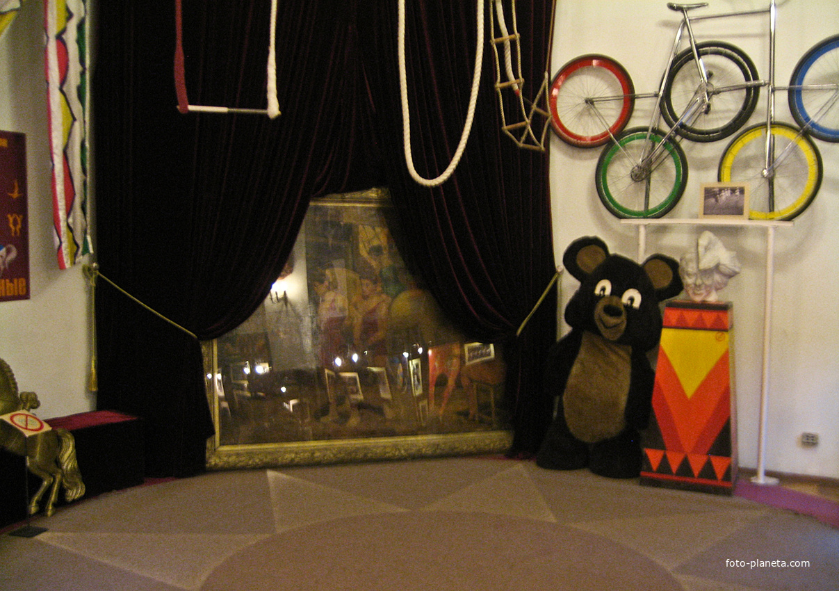 Экспонаты музея в &quot;Цирке на Фонтанке&quot;
