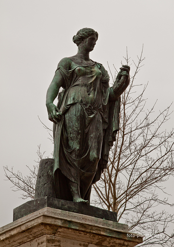 Статуя Флоры перед Камероновой галереей