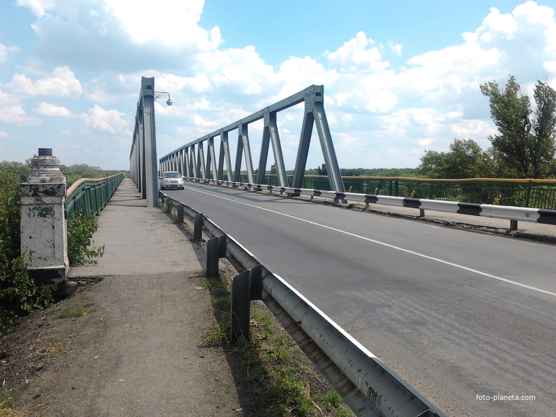 Мост через речку Самара  при вьезде в Новомосковск
