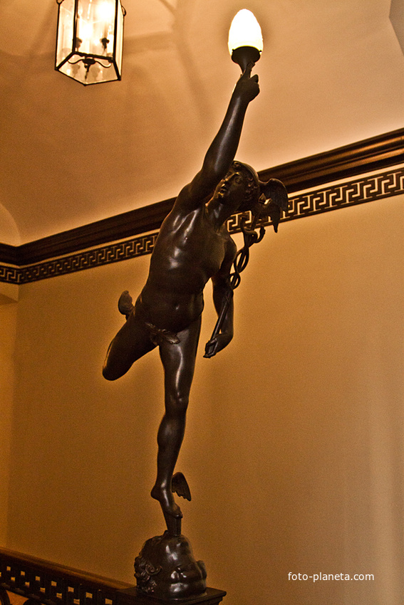 Статуя Меркурия в Мраморном дворце