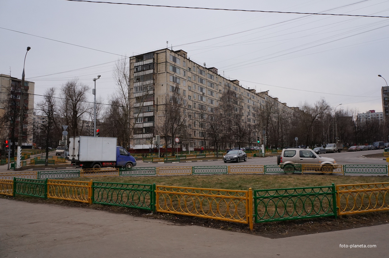 Булатниковская улица (Востряковский проезд, 11)