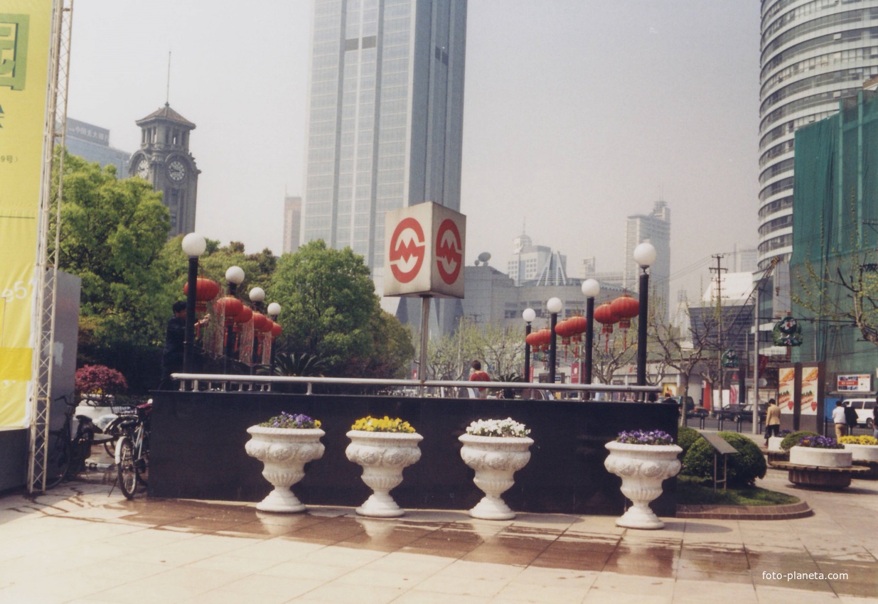 Шанхай, вход в метро