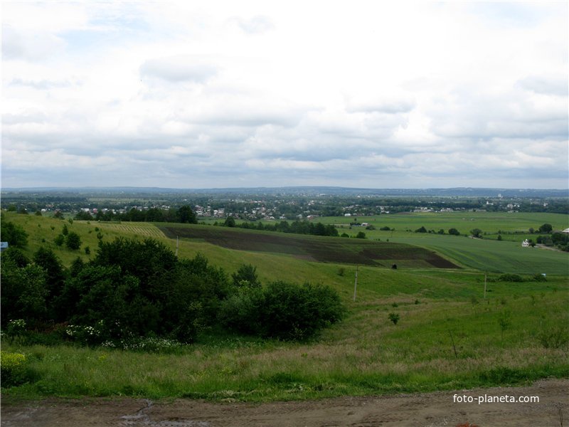 Так виглядає місто Вашківці з Анниної гори