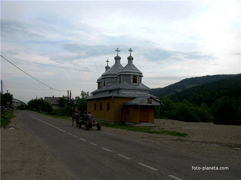 Лопушна, церква