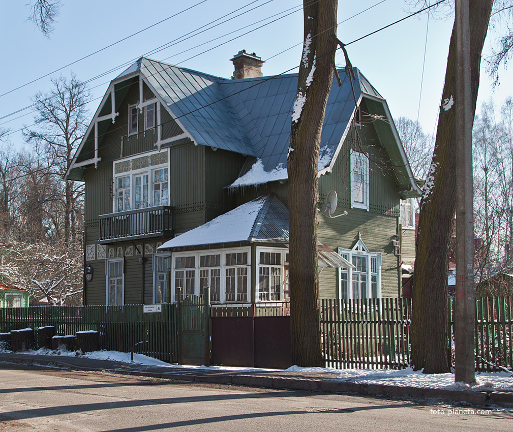 Улица Красного Курсанта, дом 4