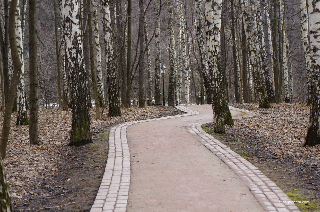 Покровская сторона, дорожки в парке