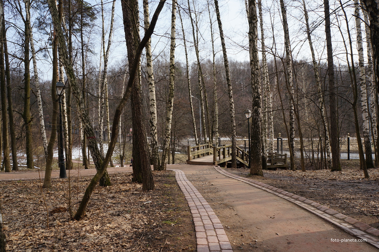 Покровская сторона, дорожки в парке