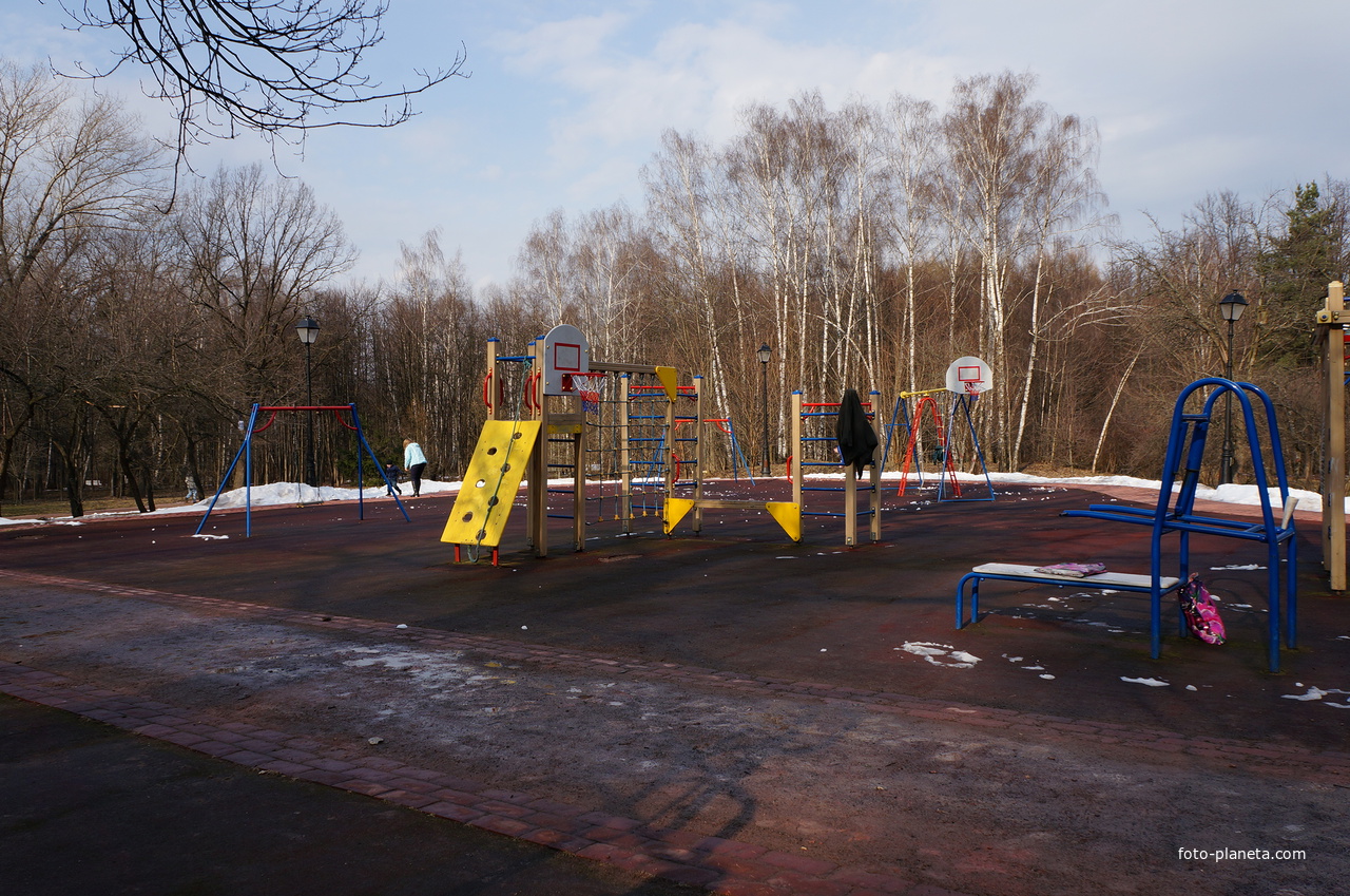 Урочище Бахрушинка, детская площадка