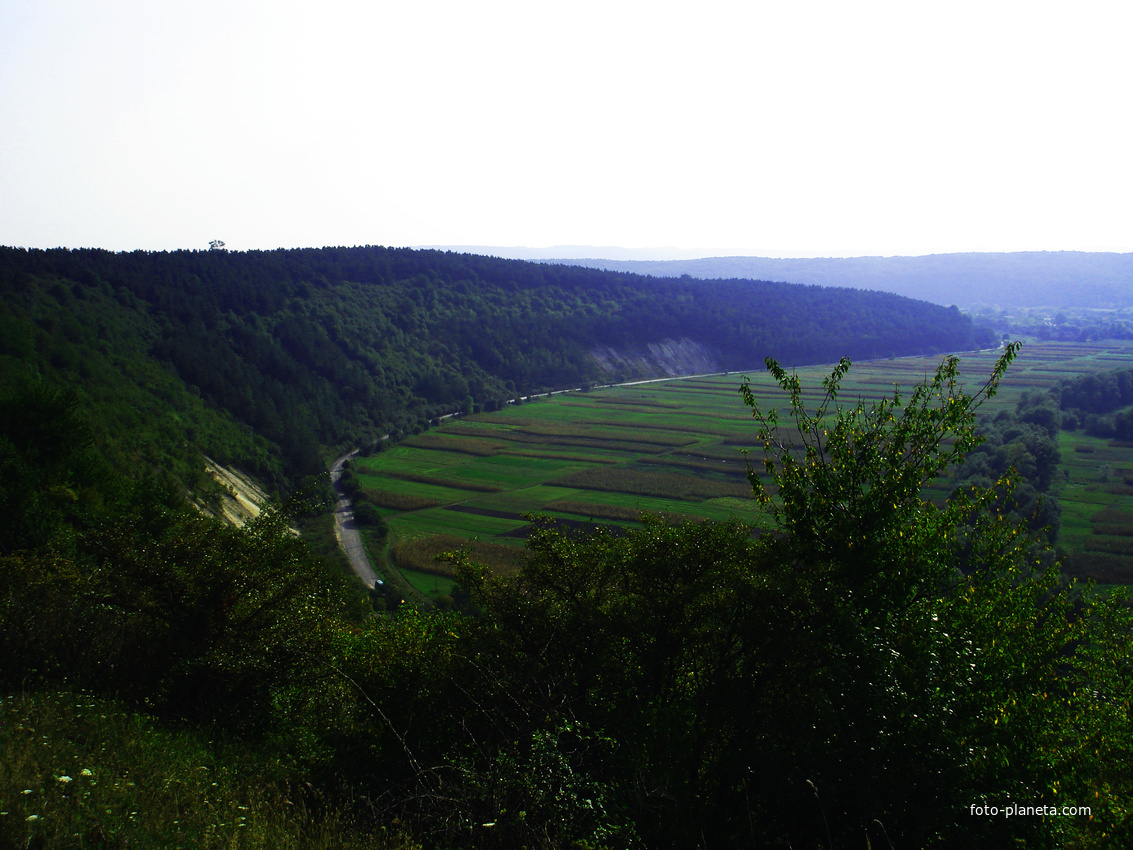 Вид на село Лядське