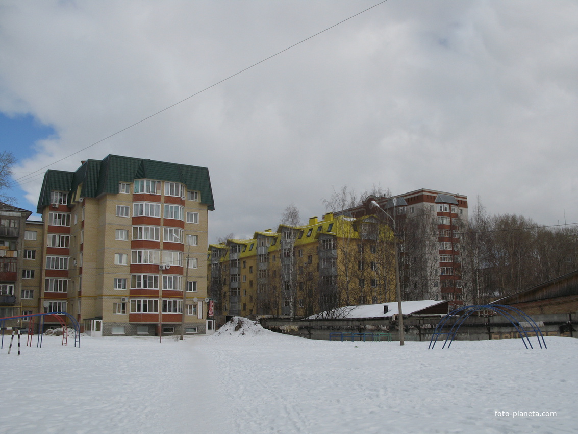 Сыктывкар 2014 - спортплощадка школы 1