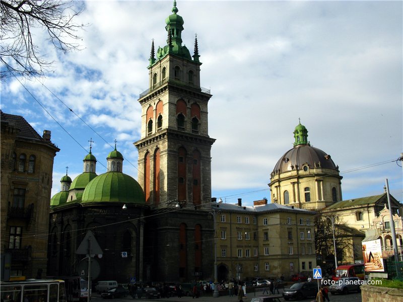 Успенська церква (1591-1629 рр), вежа Корнякта (1572-1695 рр.) і Домініканський собор (1749-1764 рр.)