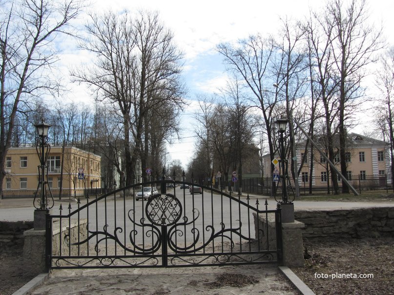 Набережная улица, Кировск