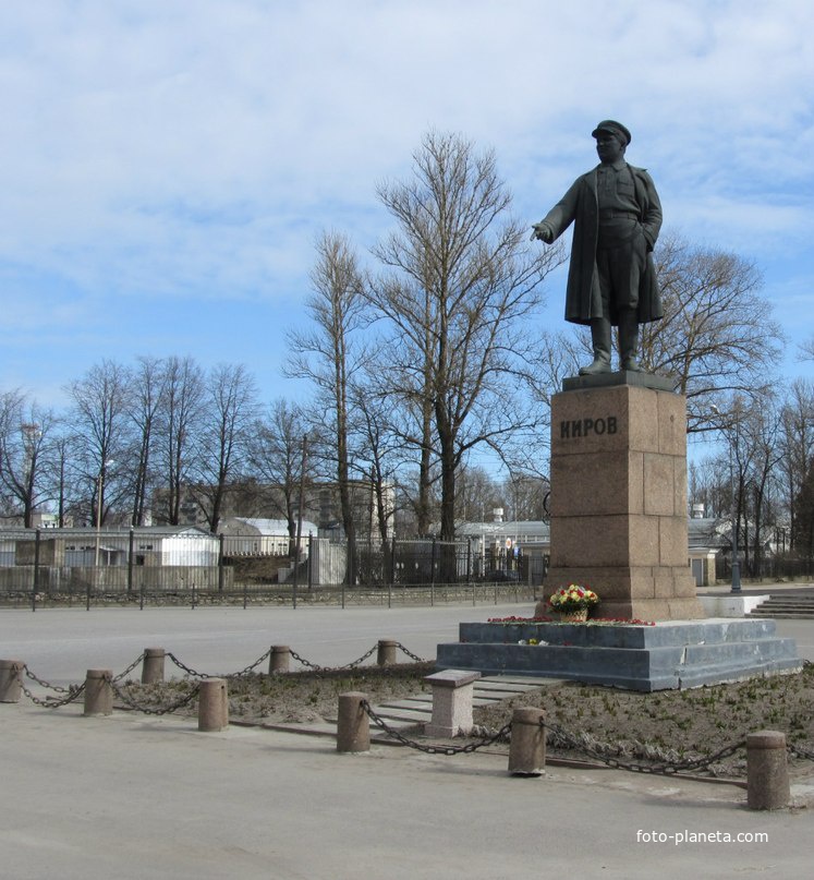 Памятник  Кирову С.М.