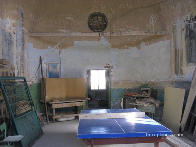 Каплиця не діюча, всередині - безлад, замість інтрер&#039;єру - більярдний стіл