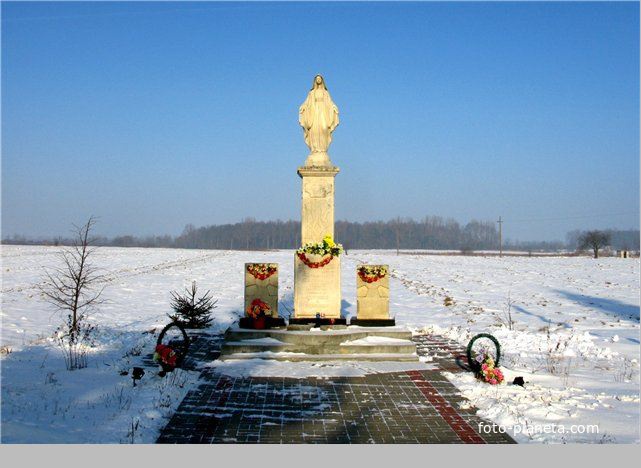 Придорожня фігура Богородиці на честь незалежності України