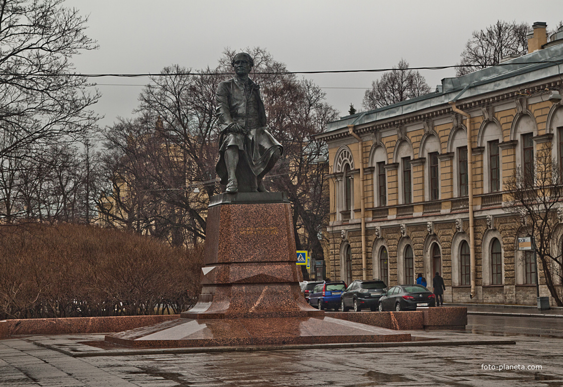Памятник Ломоносову