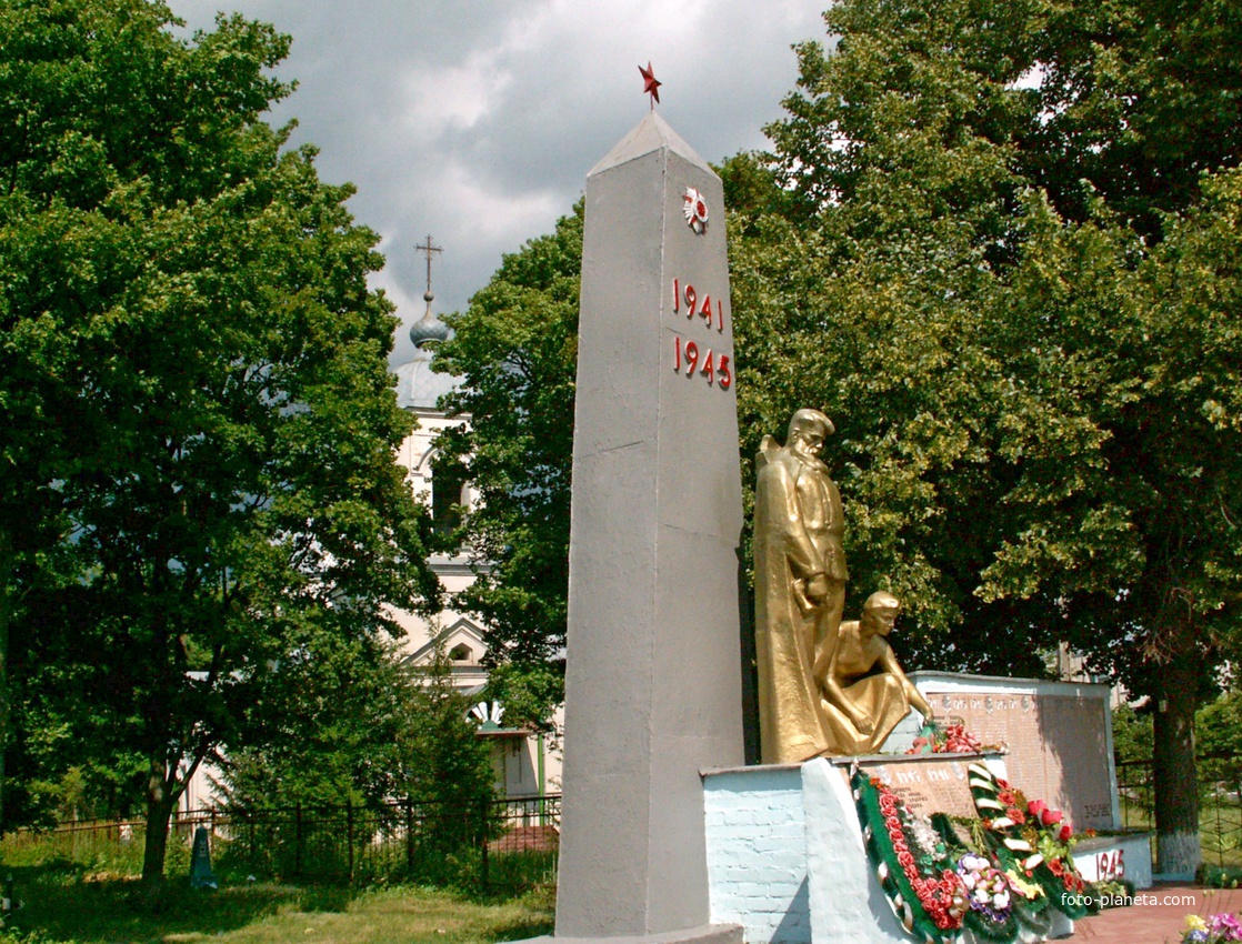 Памятник на братской могиле 84 советских воинов